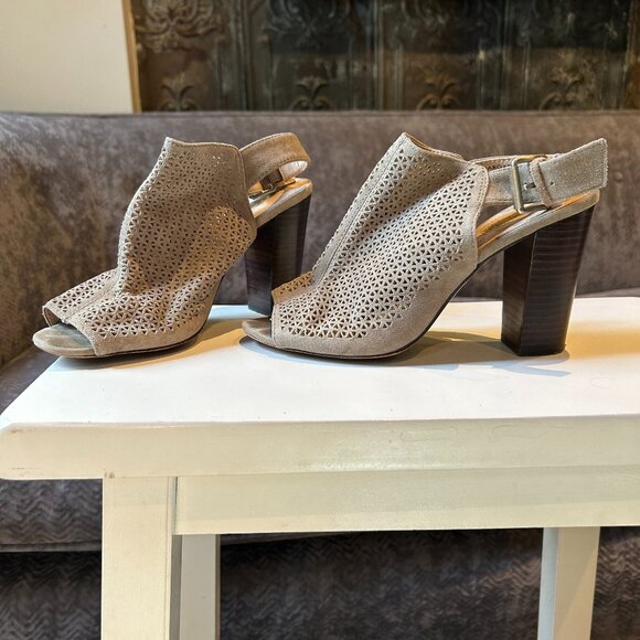 Tahari Taupe Grey Suede Slingback Mule Heels - Picture 11 of 12